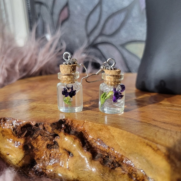 NEW Handmade Resin Earrings Preserved Little Purple Flower In Mini Glass Jar - Picture 4 of 15
